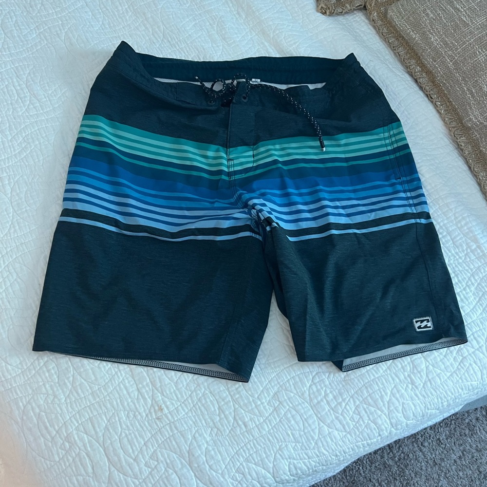 Billabong size 32
